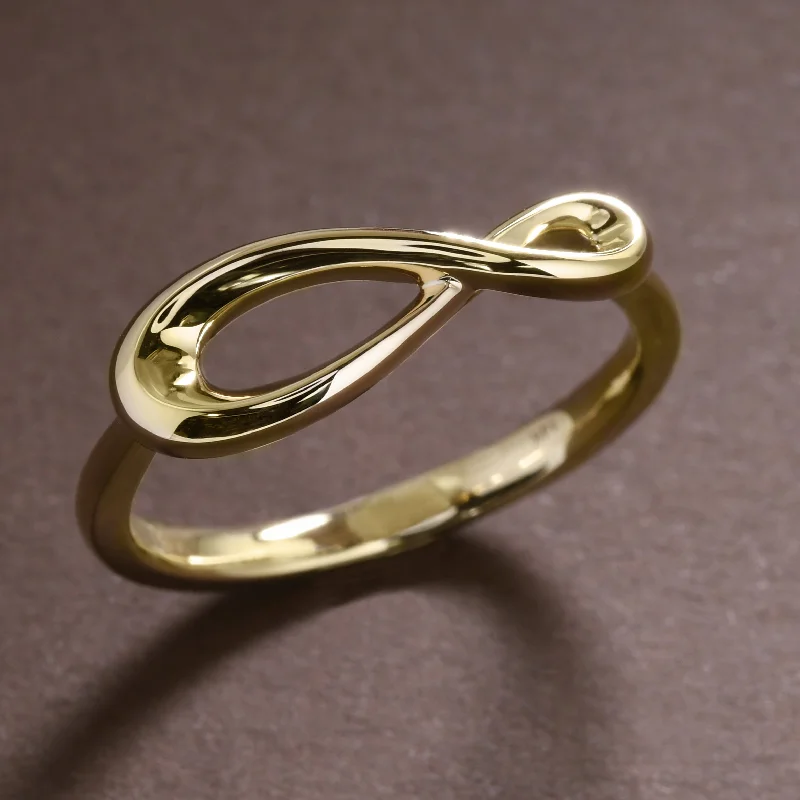 women's princess cut ring-Gleaming Gold Infinity Ring