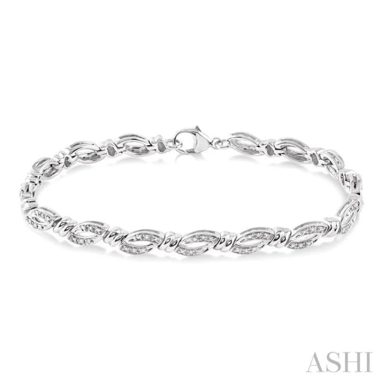 women's personalized necklace-1/6 Ctw Knot Shape Single Cut Diamond Bracelet in Sterling Silver