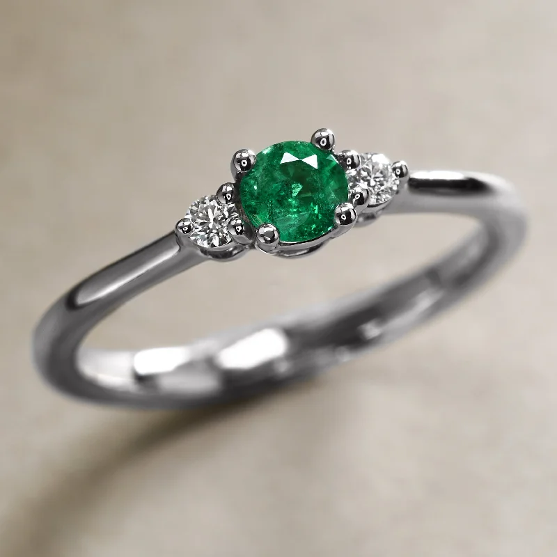 women's twisted ring-Classic Emerald Ring