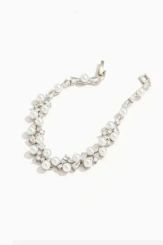 women's cross necklace-Glistening Pearl Bracelet Silver