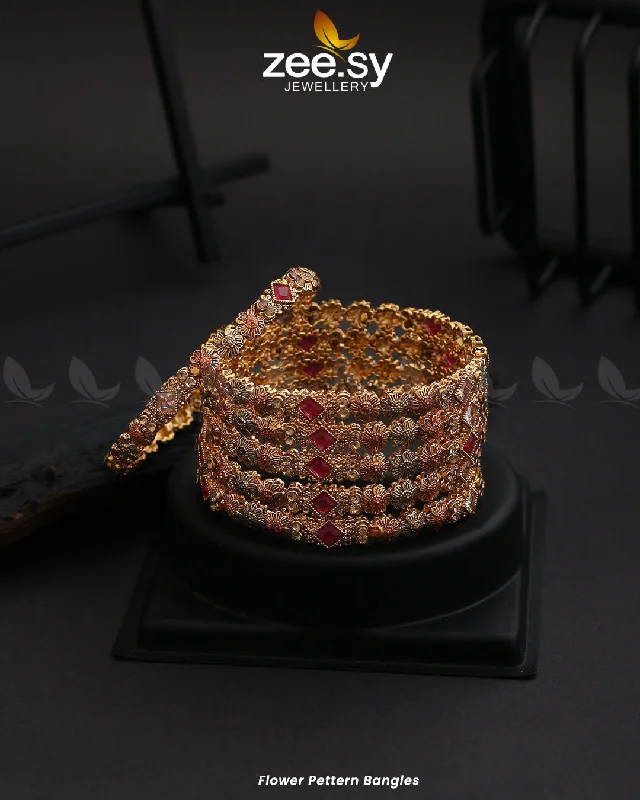 women's pearl necklace-Flower Pettern Bangles